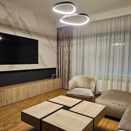 Διαμέρισμα Adav Luxus *